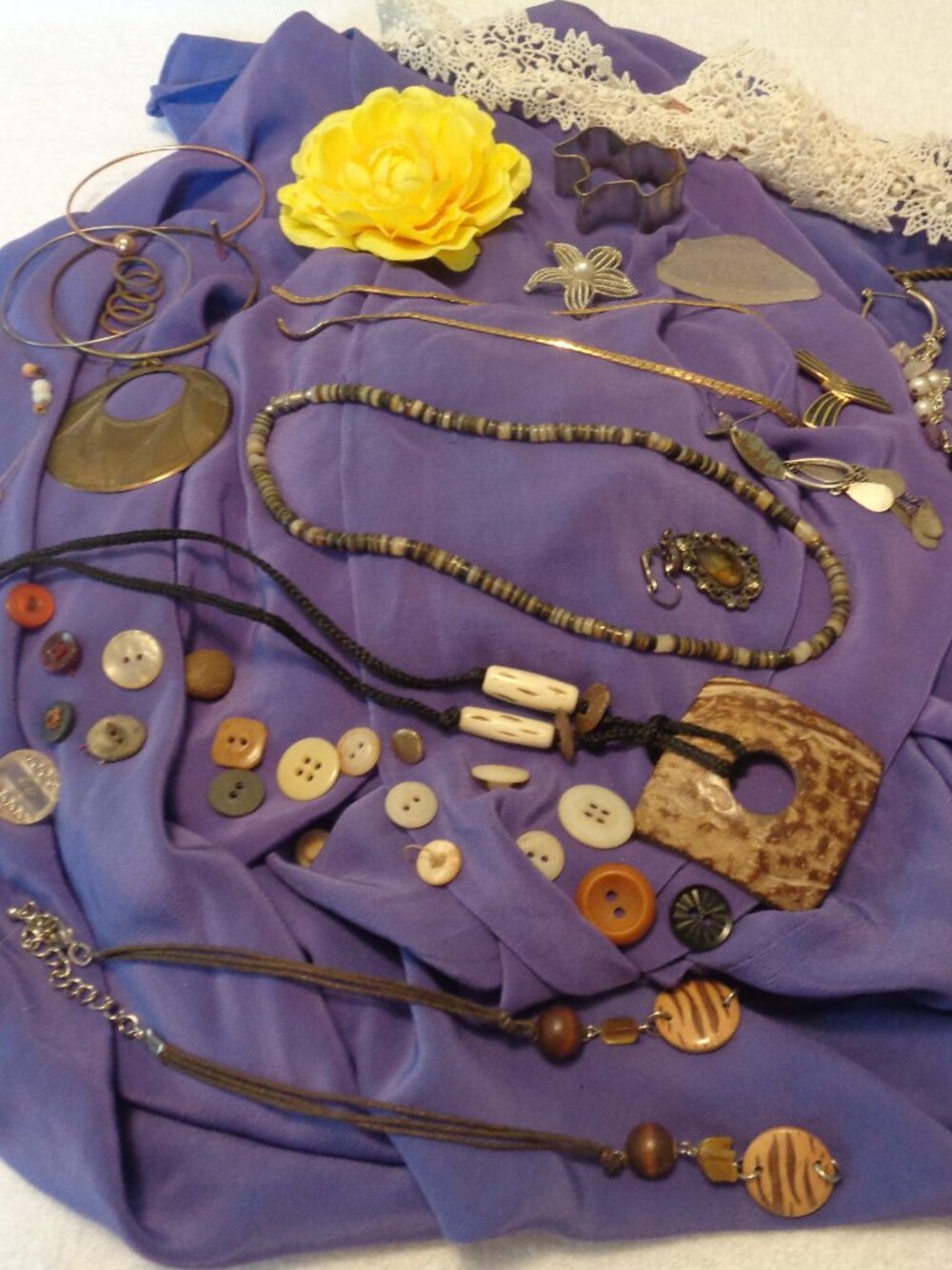 LACE JEWELRY, PARTS & PIECES ETC. RETRO VINTAGE LOT